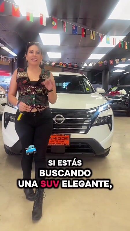 Fernanda A. video walkaround of a 2025 Nissan Rogue